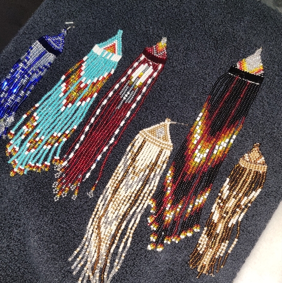 Hand made neverworn beaded earrings - Picture 1 of 4